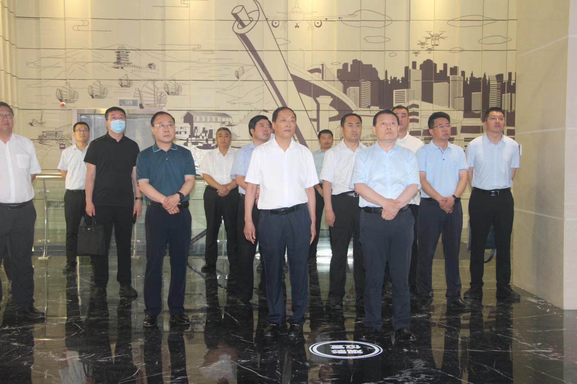 烏蘭察布市市委書記隋維鈞一行蒞臨順和集團(tuán)參觀考察