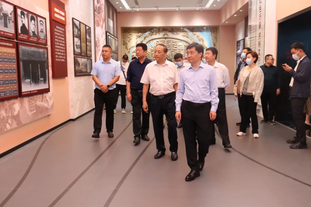 市人大常委會主任、黨組書記崔鳳友一行蒞臨順和集團(tuán)參觀指導(dǎo)